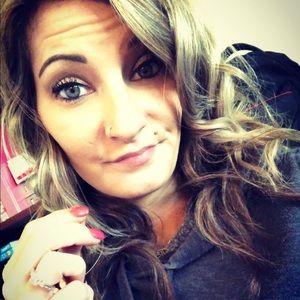 Meet your Posher, Cassandra